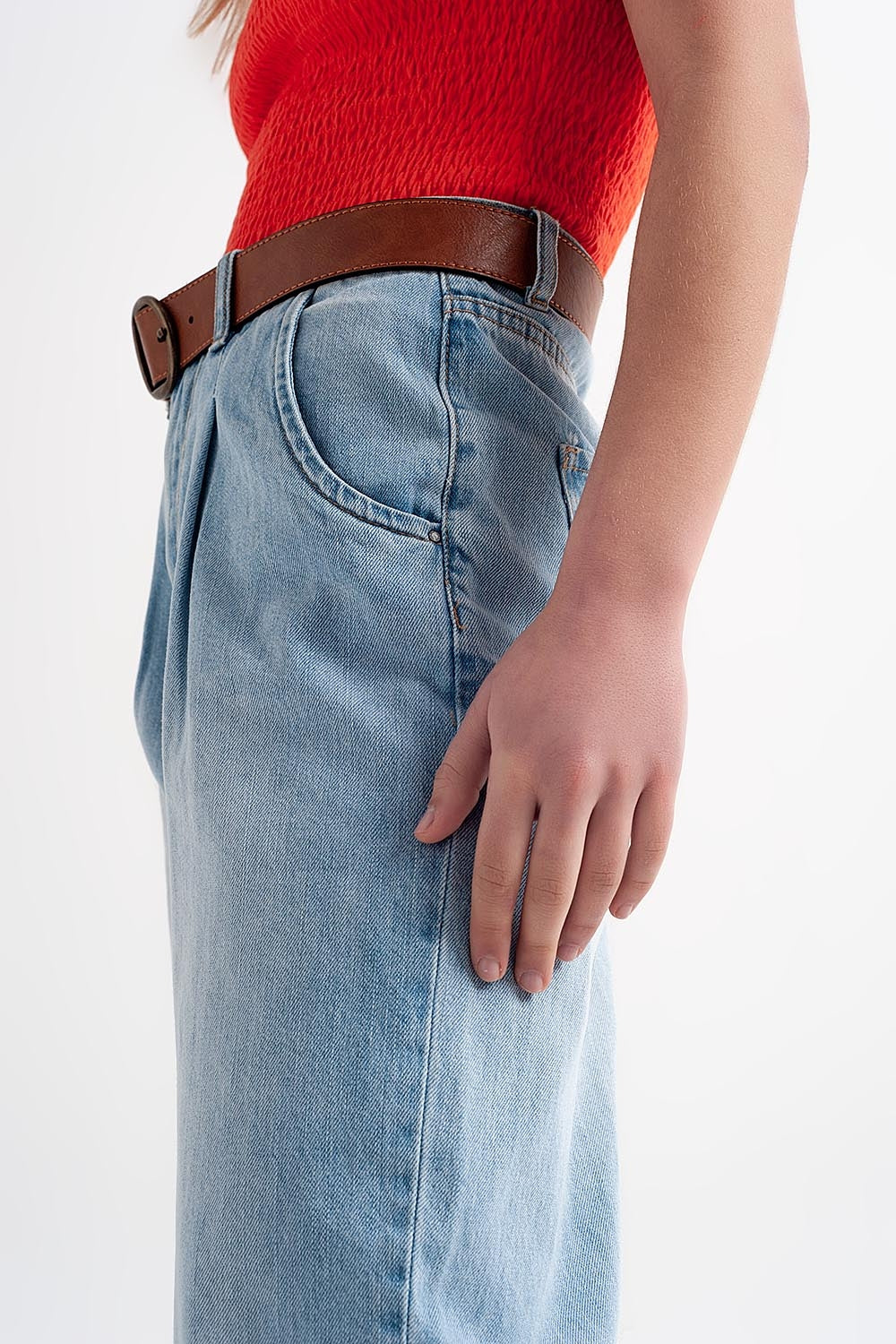 High rise relaxed jeans with pleat front in bleach wash - Denim