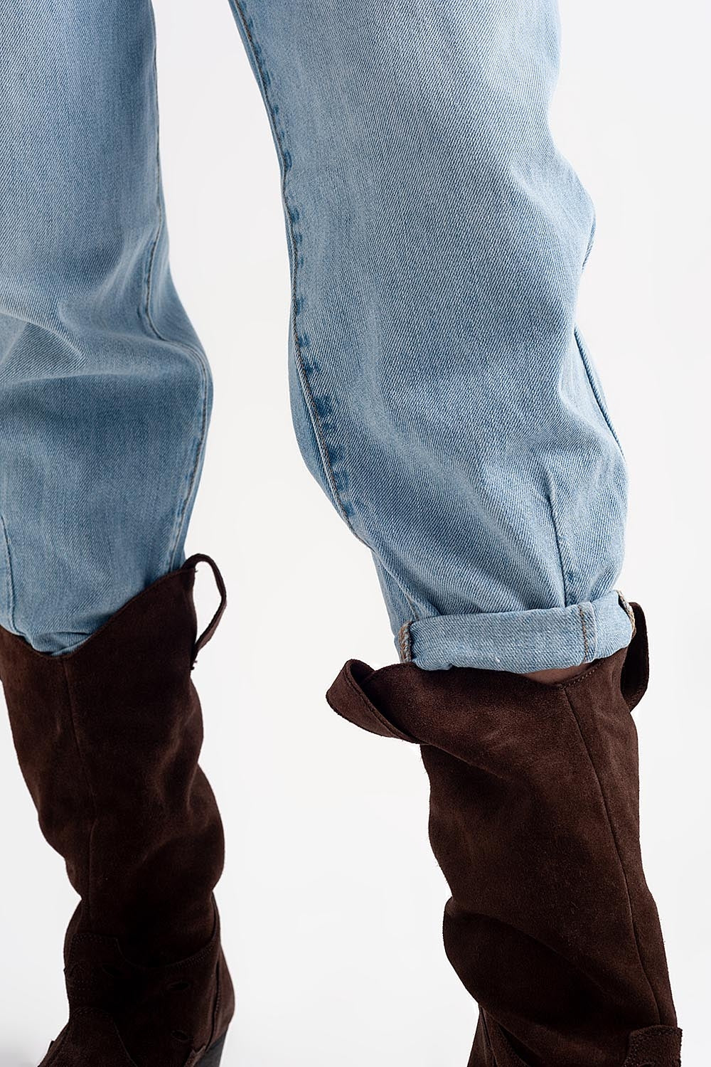 High rise relaxed jeans with pleat front in bleach wash - Denim