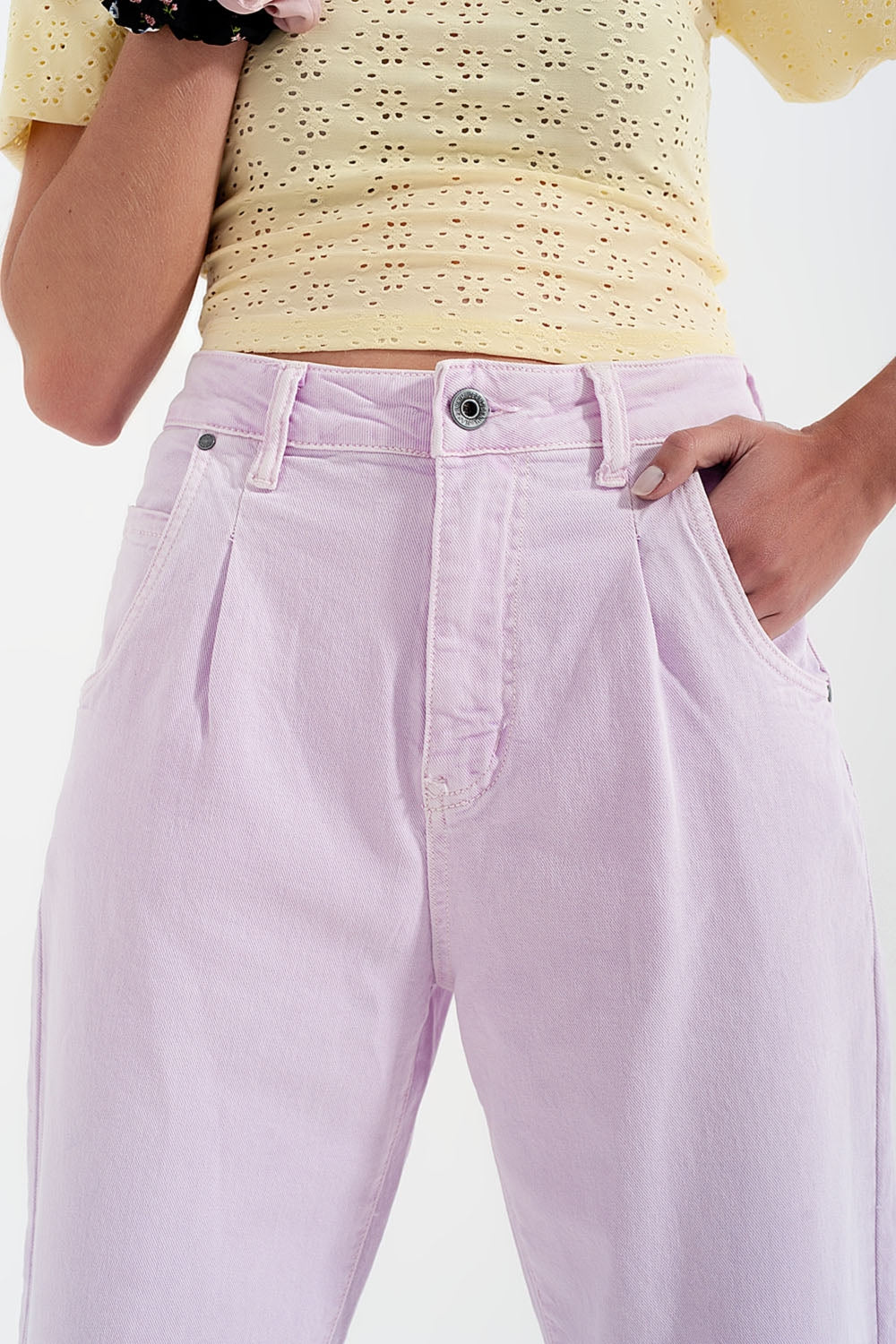 High rise mom jeans with pleat front in lilac - Coloured Jeans