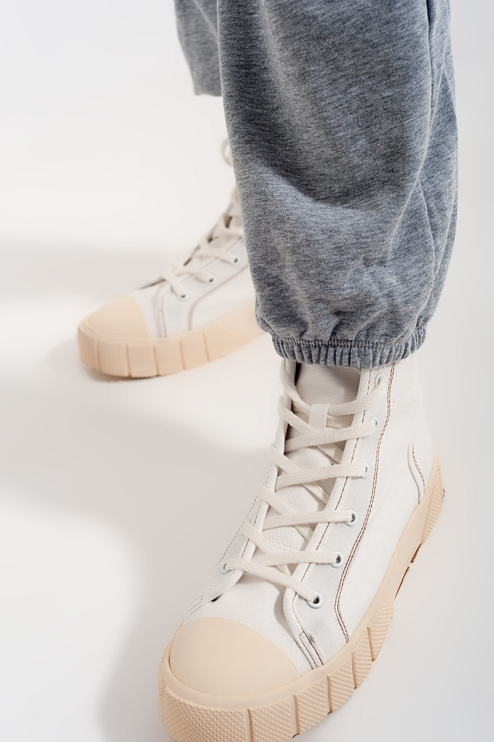 Joggers with elastic waist band in gray - trousers