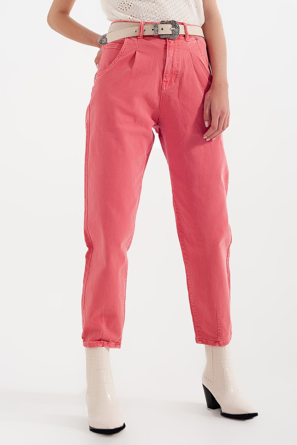 High rise mom jeans with pleat front in pink - Coloured Jeans