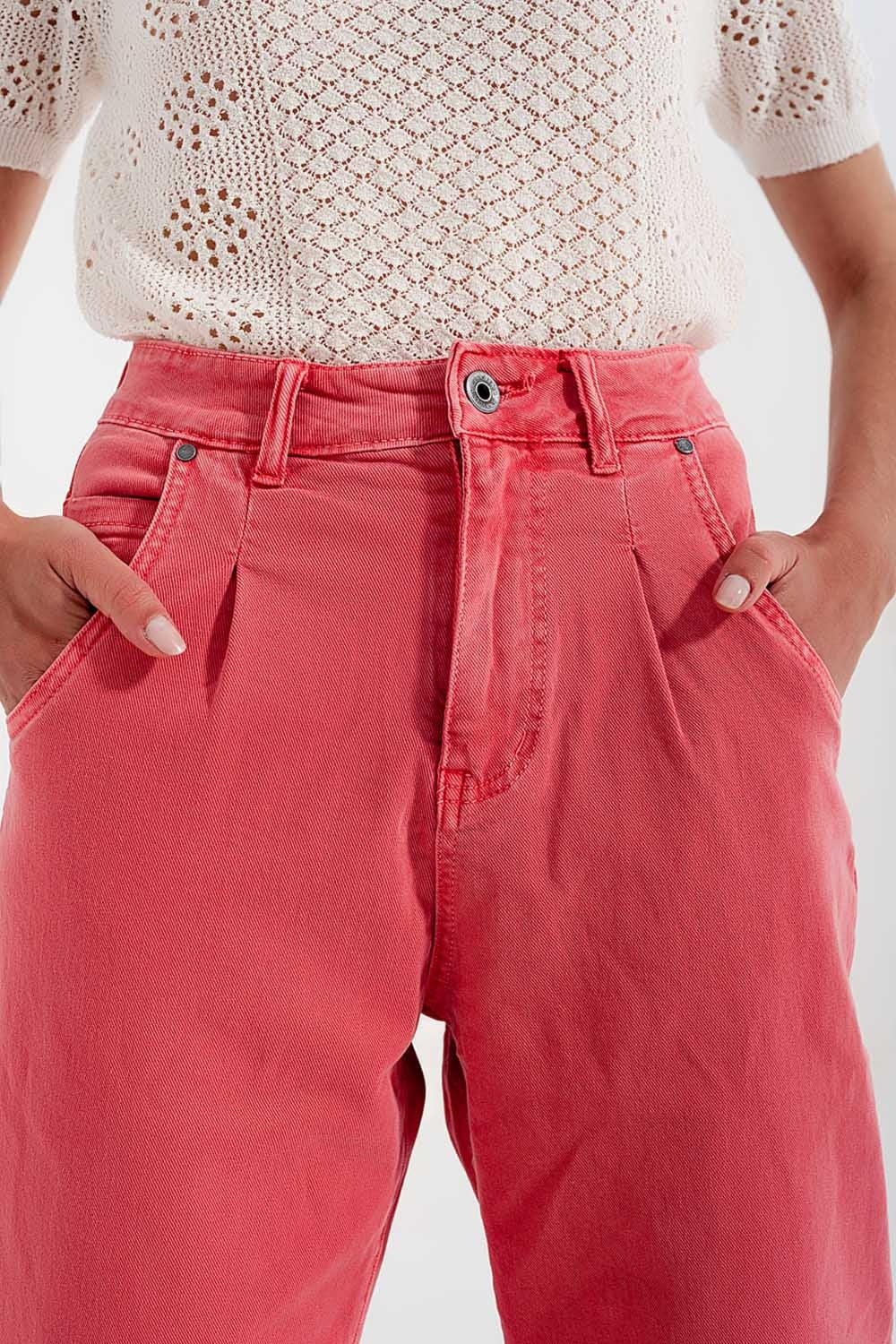 High rise mom jeans with pleat front in pink - Coloured Jeans