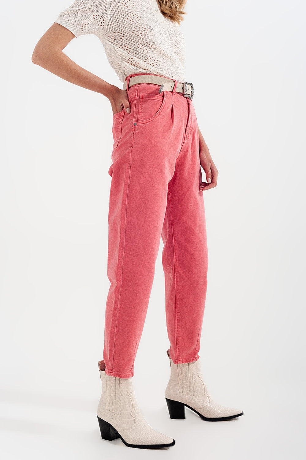 High rise mom jeans with pleat front in pink - Coloured Jeans