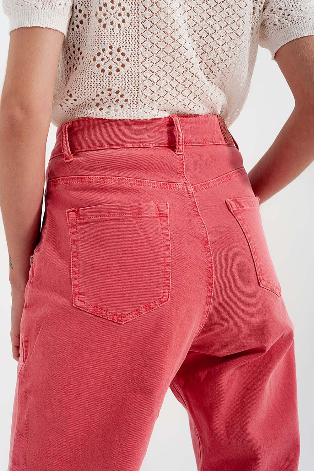 High rise mom jeans with pleat front in pink - Coloured Jeans