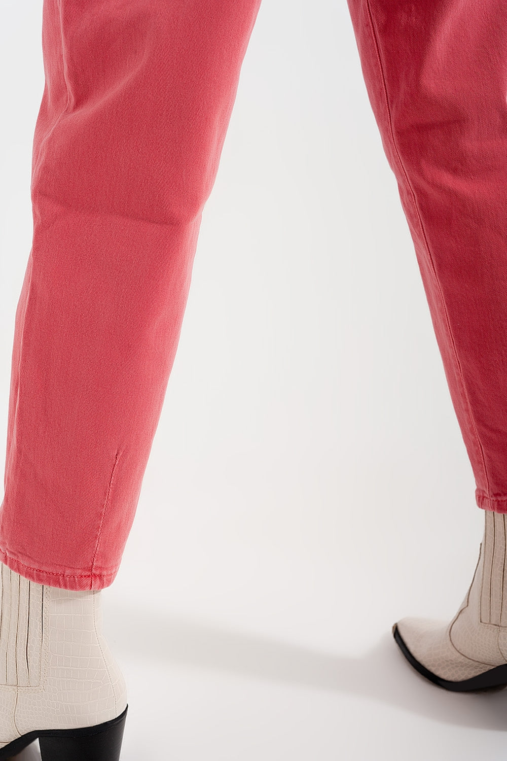 High rise mom jeans with pleat front in pink - Coloured Jeans