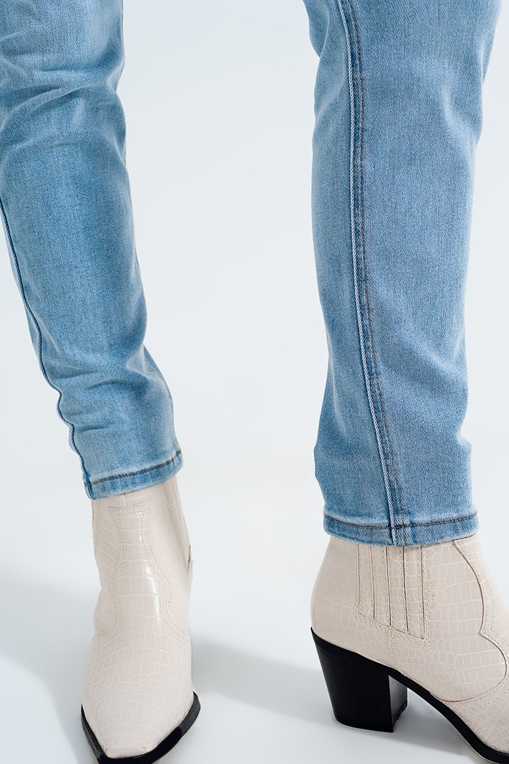 High rise vintage skinny jeans in light wash - Denim