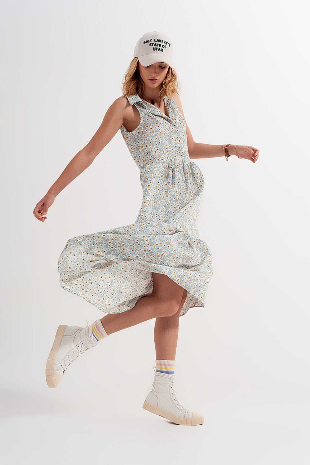 Sleeveless shirt dress in blue floral print - dress
