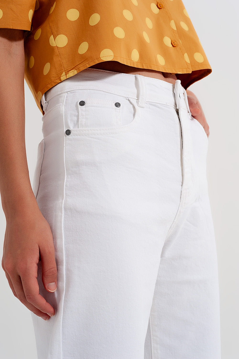 Straight leg ankle grazer jeans in white - Jeans