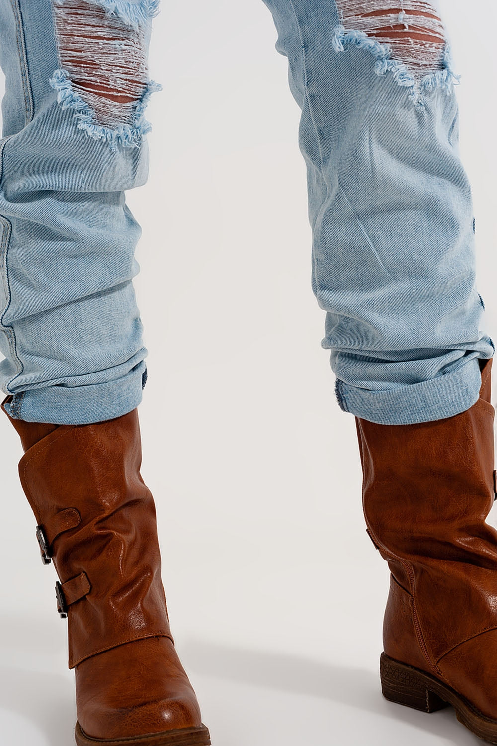 Straight leg distressed jeans with button detail in light blue - Denim