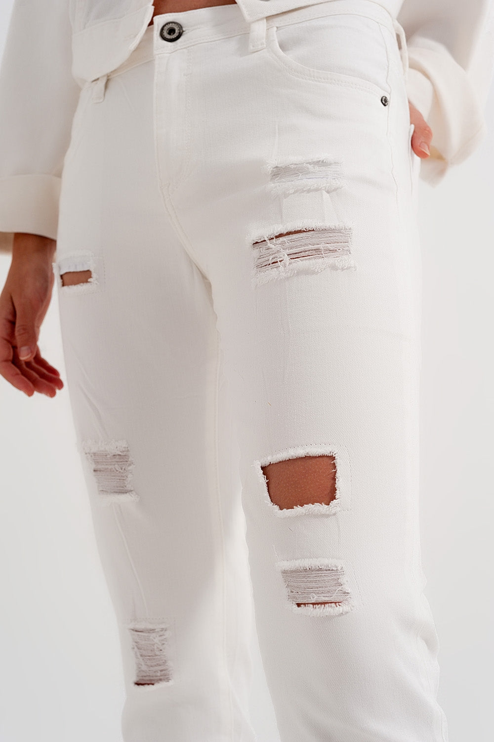 Slim jeans in white with distressing - Coloured Jeans