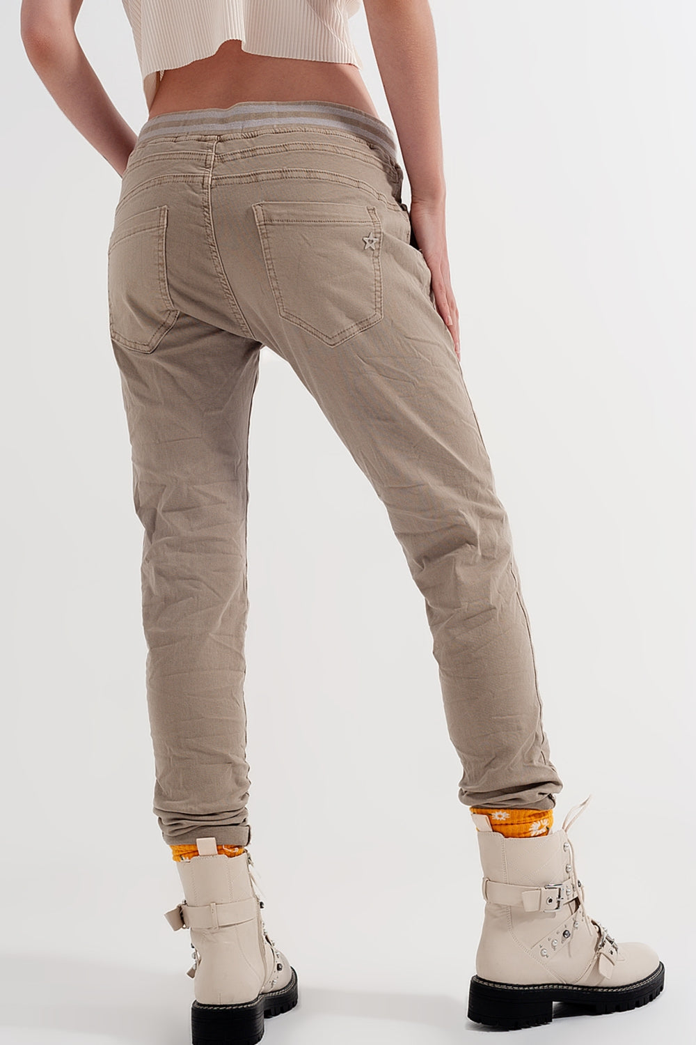 Skinny chinos with elastic waist beige - Coloured Jeans