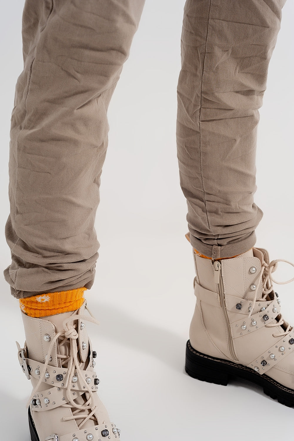 Skinny chinos with elastic waist beige - Coloured Jeans