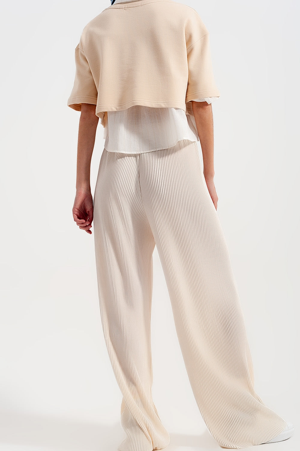 Relaxed wide leg trousers in plisse cream - trousers