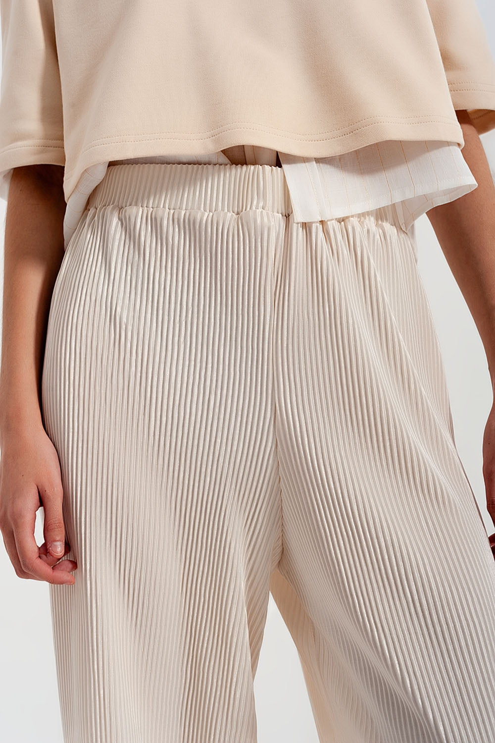 Relaxed wide leg trousers in plisse cream - trousers