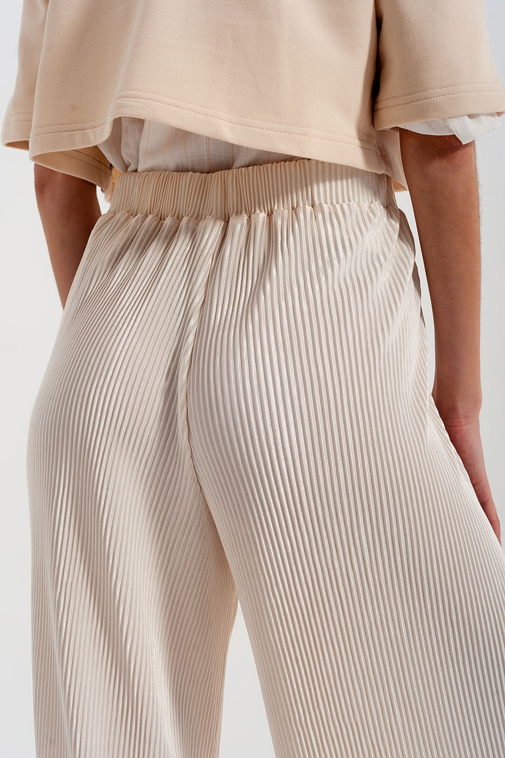 Relaxed wide leg trousers in plisse cream - trousers