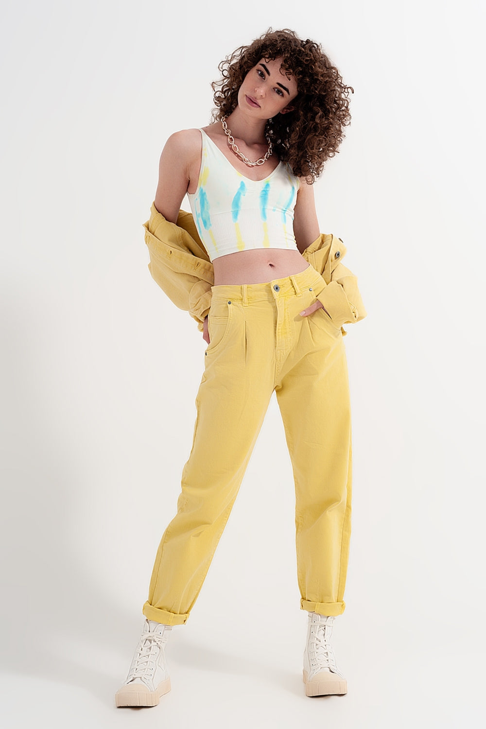 High rise mom jeans with pleat front in yellow - Coloured Jeans