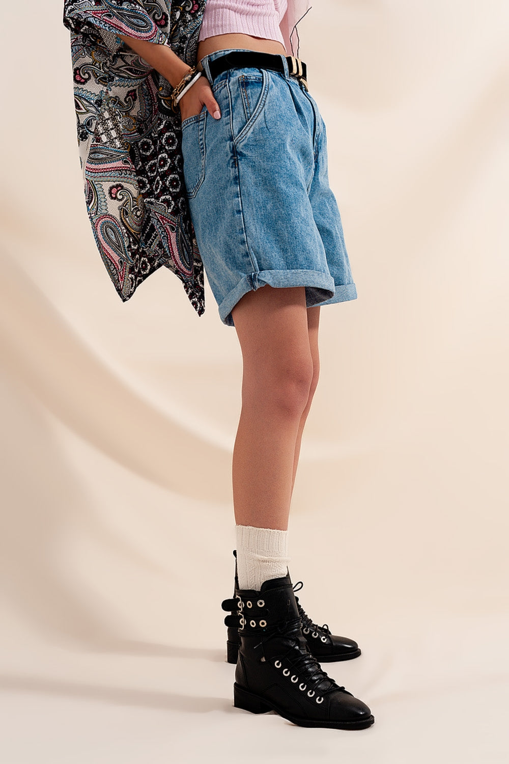 High waisted pleated denim shorts in mid wash - Denim