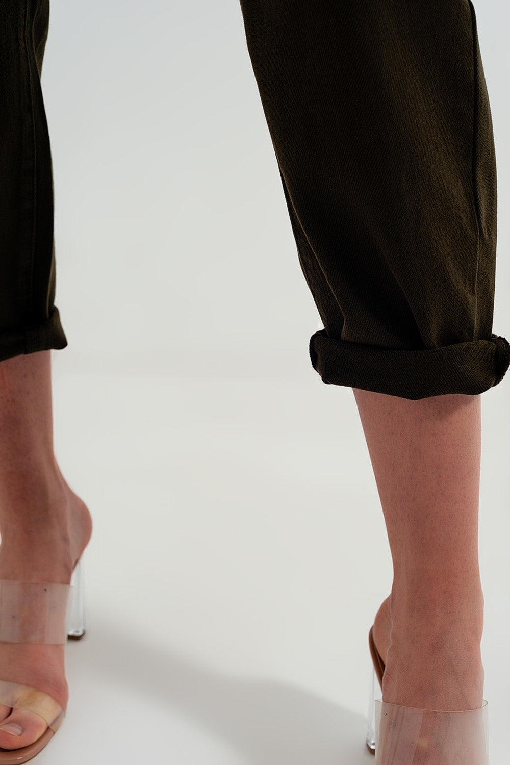 Dad jeans with paper bag waist in khaki - Coloured Jeans