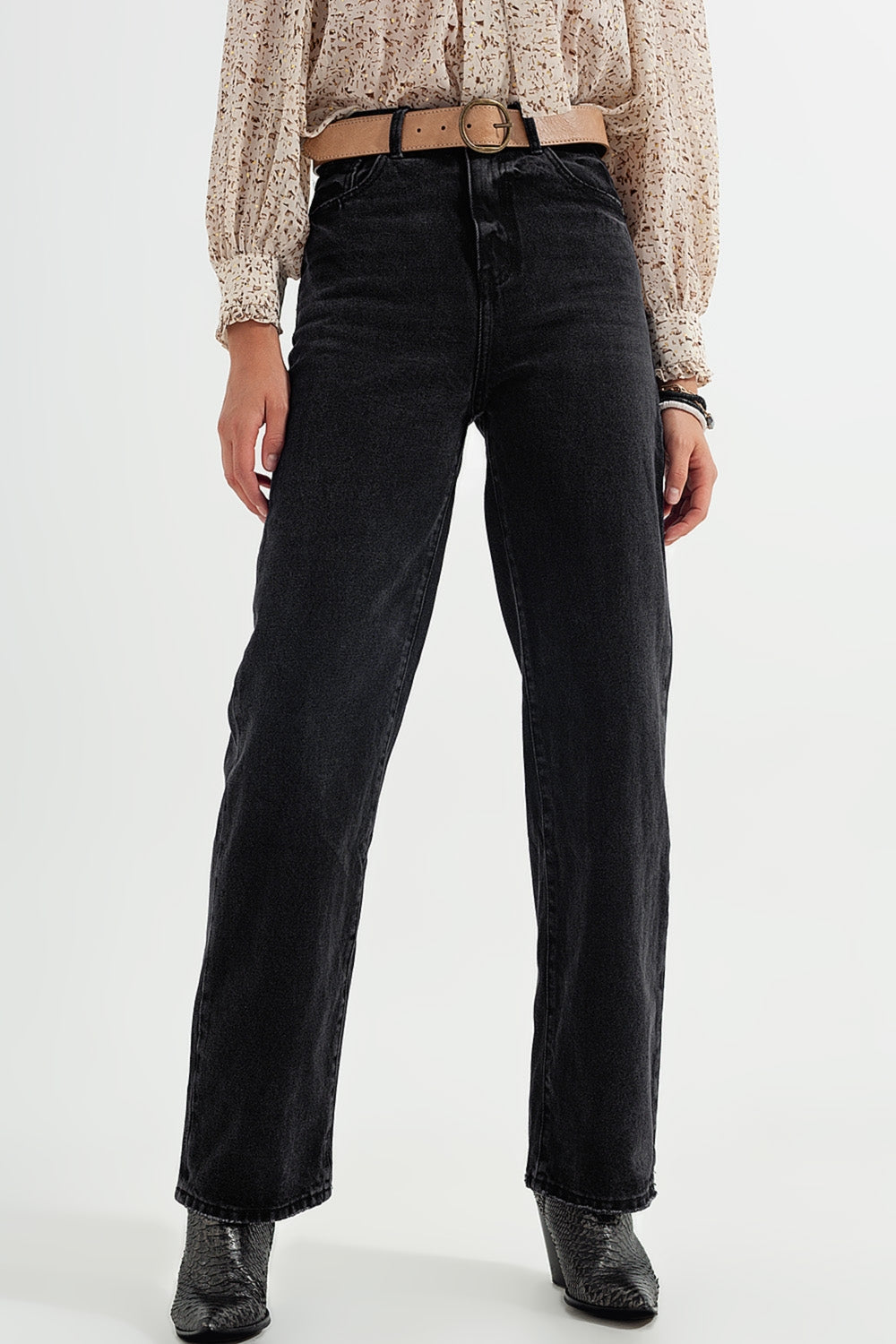 high rise straight jeans in washed black - Coloured Jeans