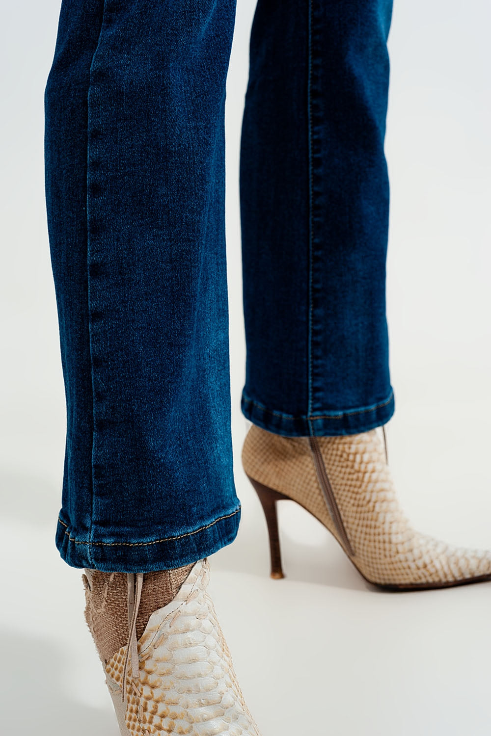 Stretch flare jeans in midwash - Denim