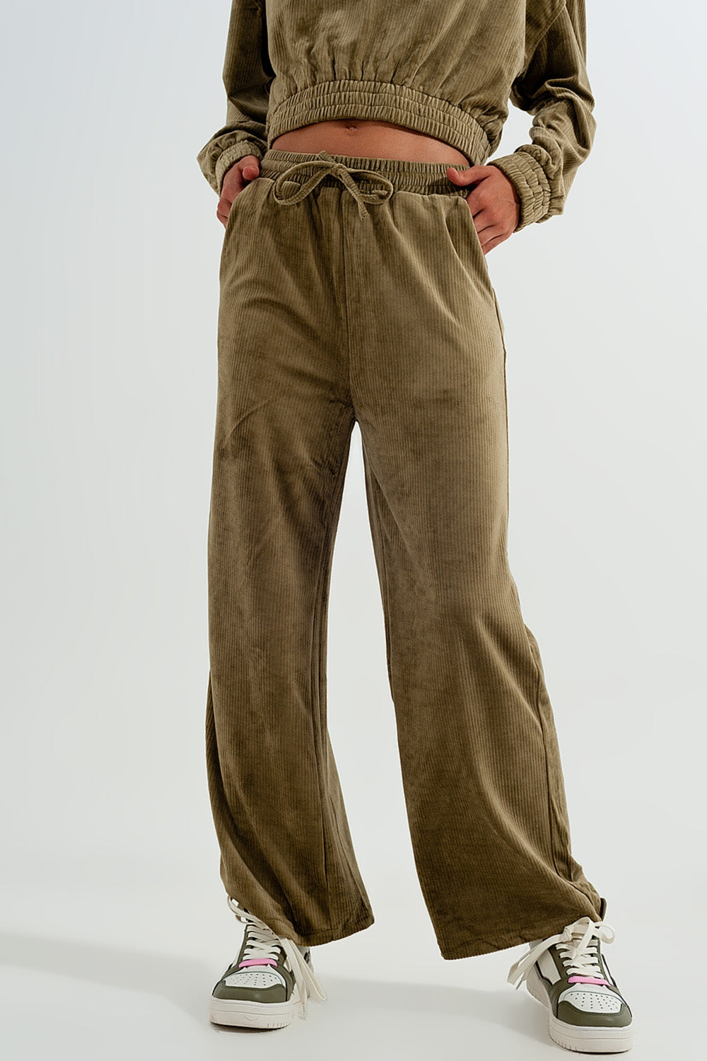 Jogger with drawstring waist in green - trousers