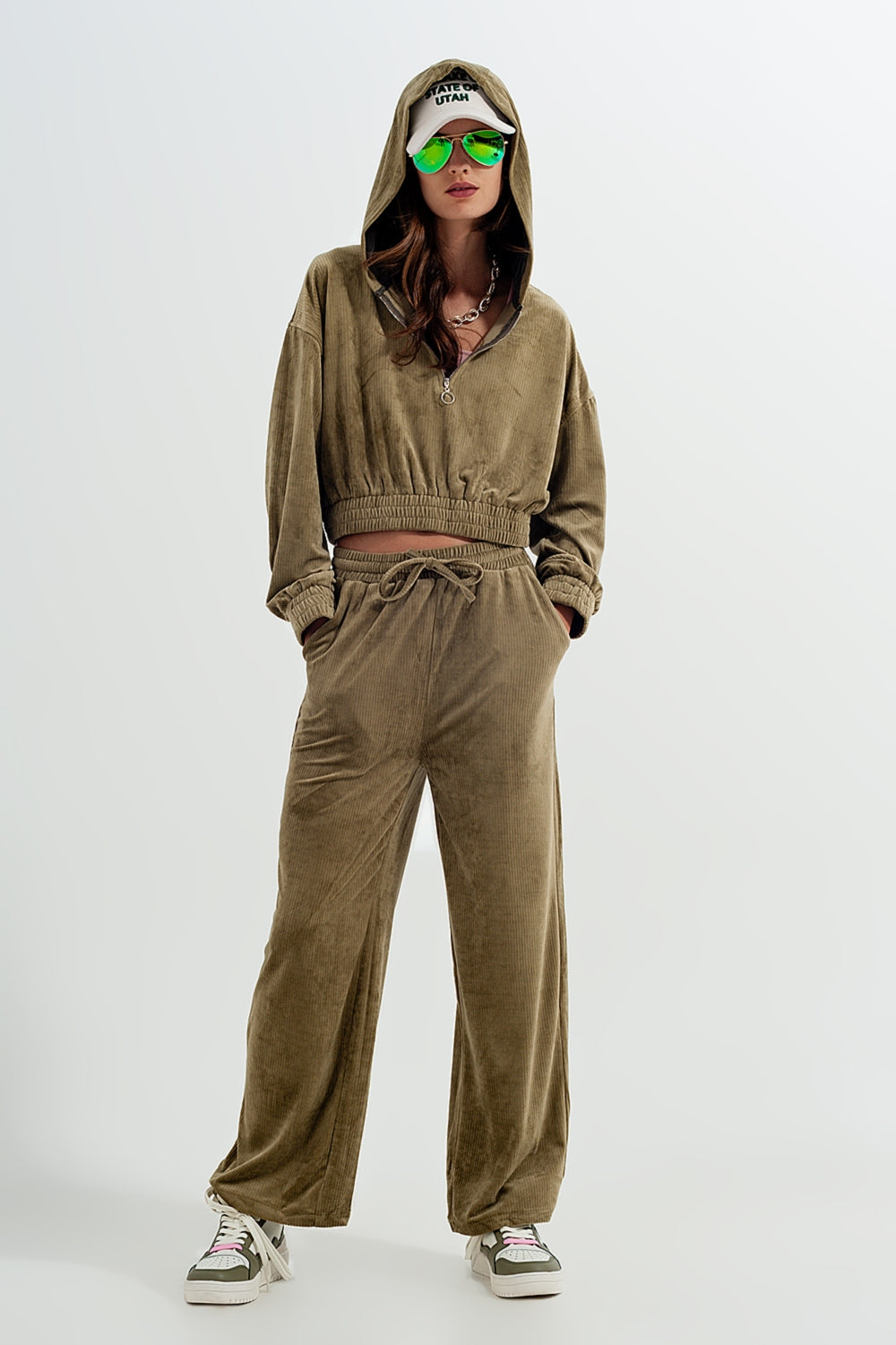 Jogger with drawstring waist in green - trousers