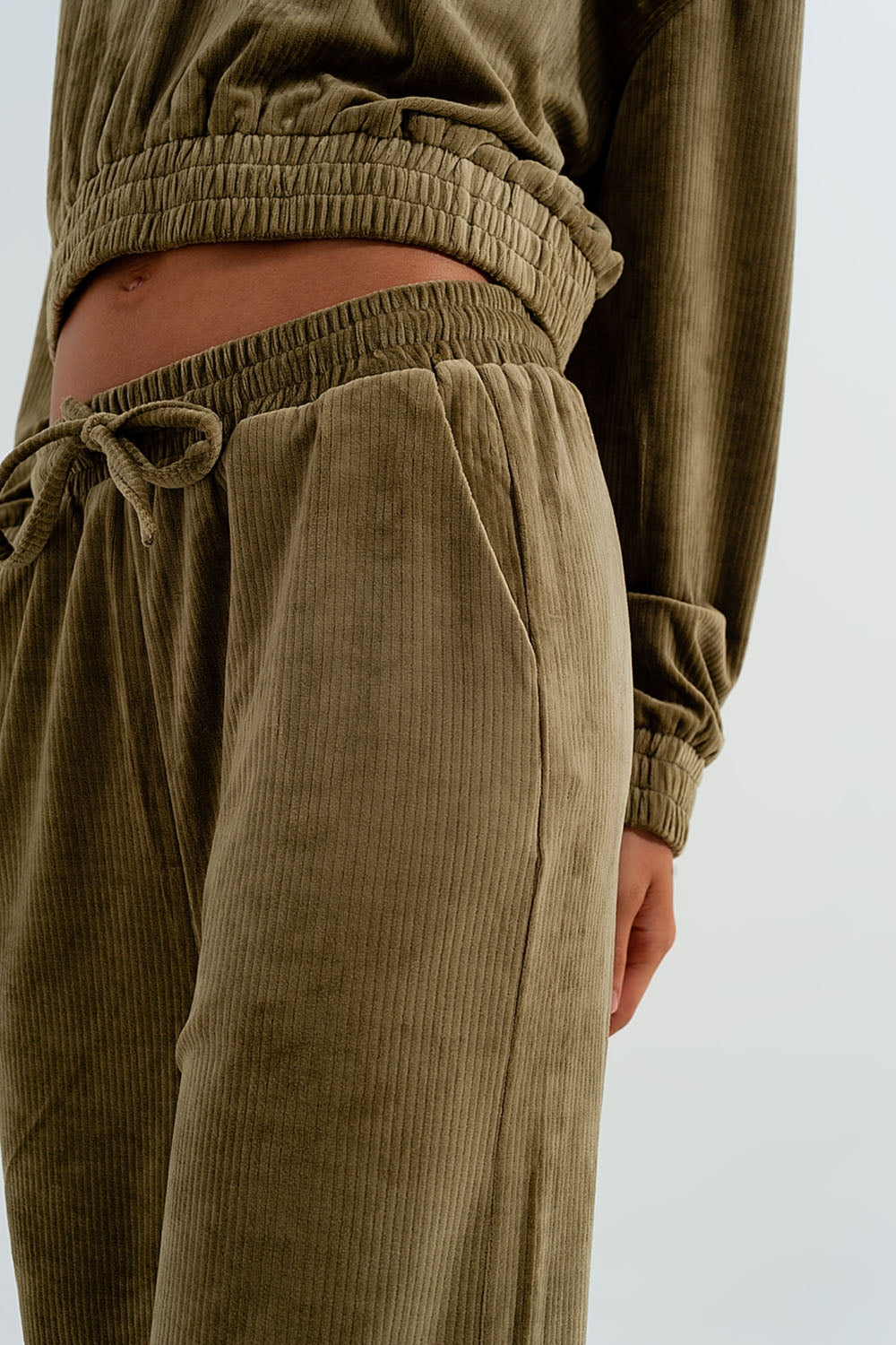 Jogger with drawstring waist in green - trousers