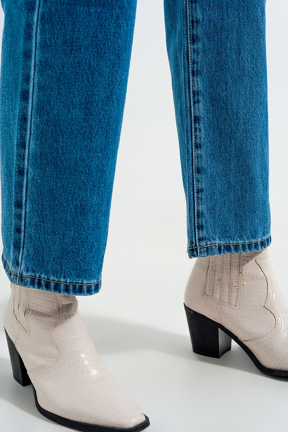 High waisted mom jeans in vintage blue - Denim