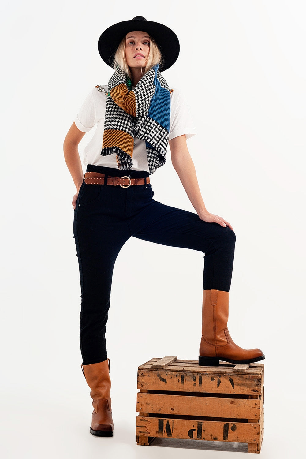 Stretch paperbag waist straight Jeans in black - Coloured Jeans