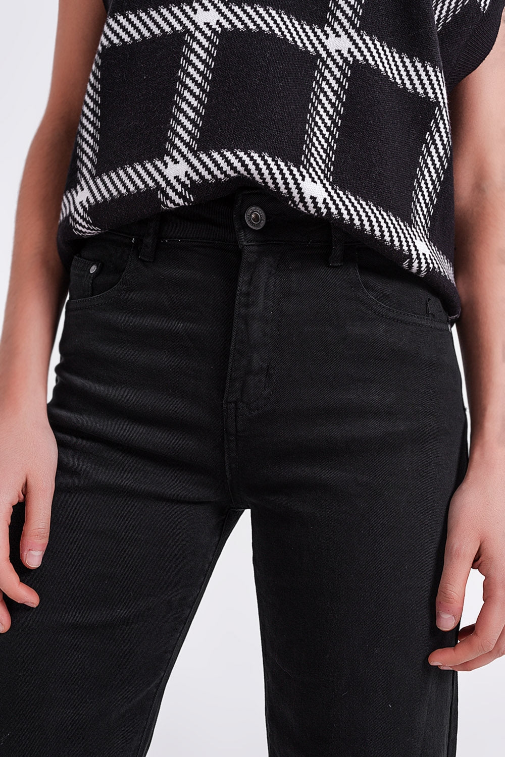 Cropped wide leg jeans in black - Coloured Jeans