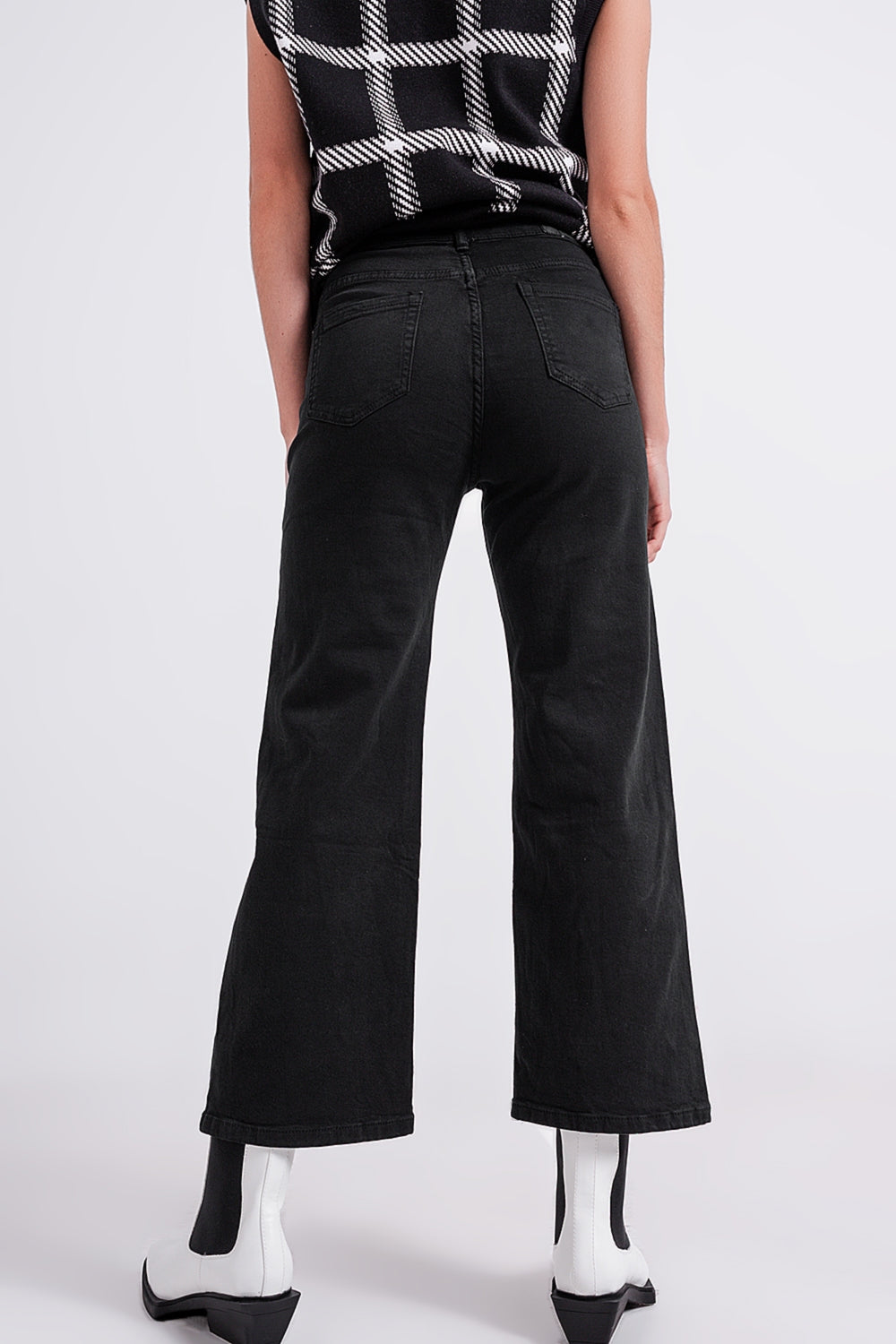 Cropped wide leg jeans in black - Coloured Jeans
