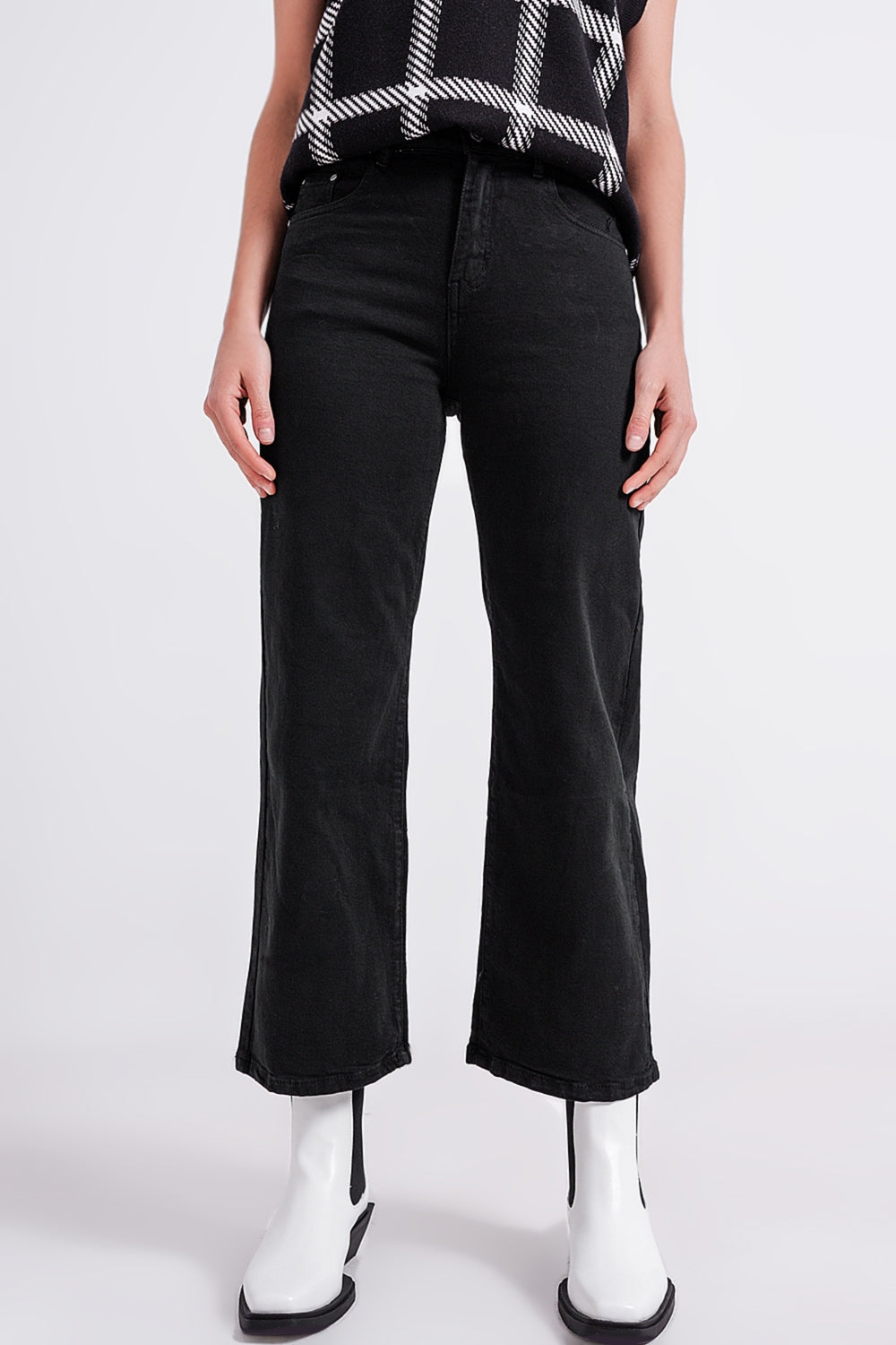 Cropped wide leg jeans in black - Coloured Jeans