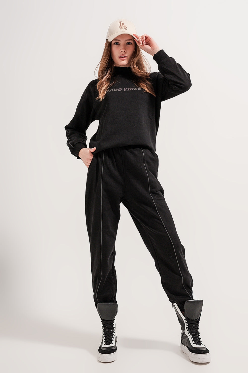 Joggers with drawstring waist and front seam in black - trousers