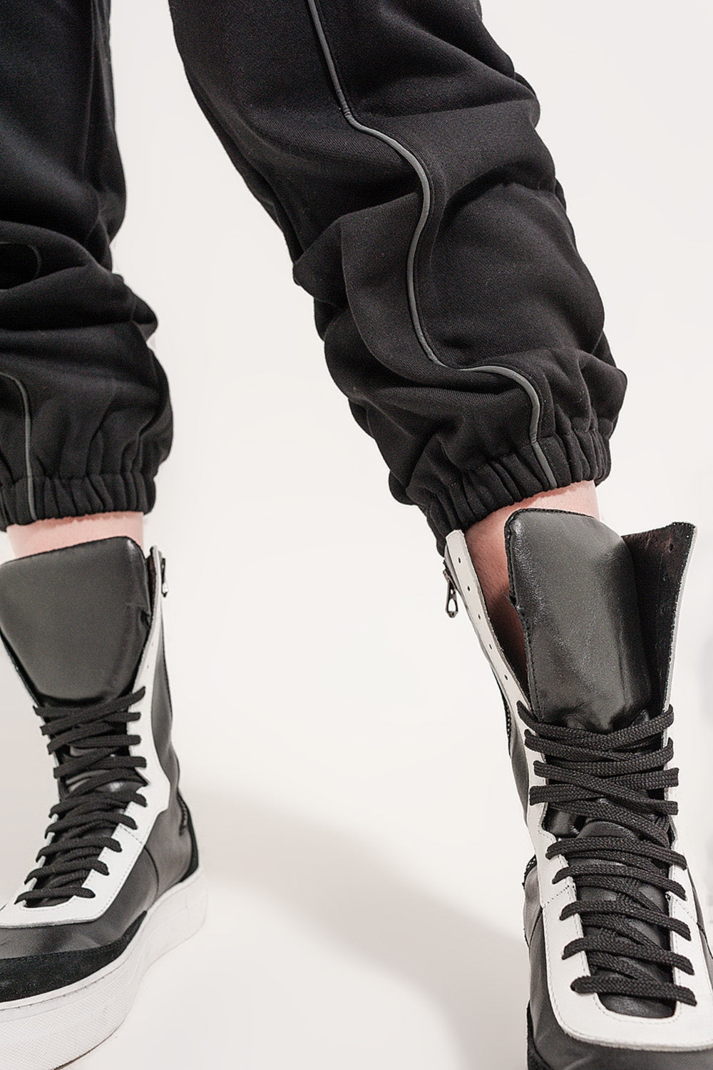 Joggers with drawstring waist and front seam in black - trousers
