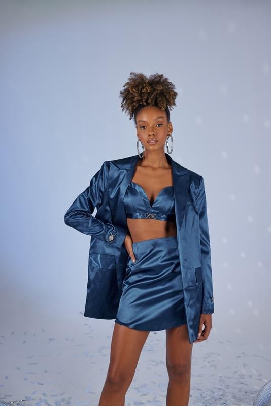 Veste blazer élégante en satin bleu marine