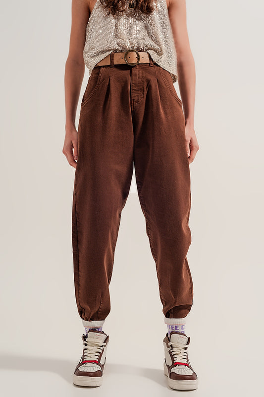 High rise mom jeans with pleat front in brown - Coloured Jeans