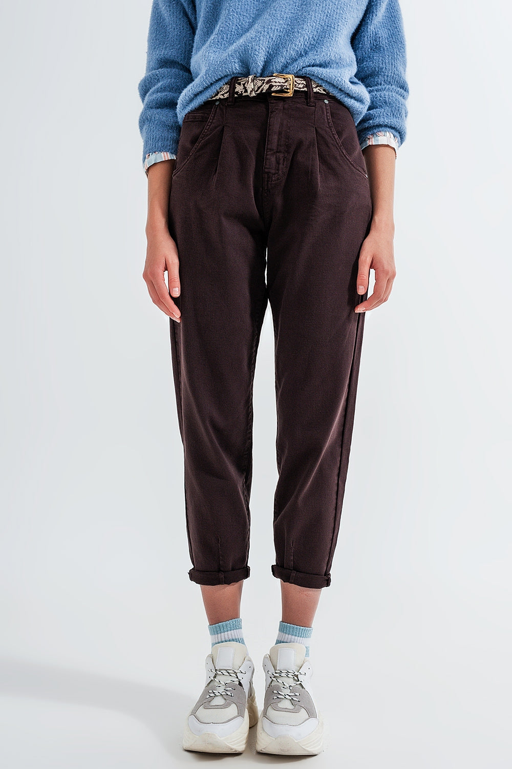High rise jeans with pleat front in brown - Coloured Jeans