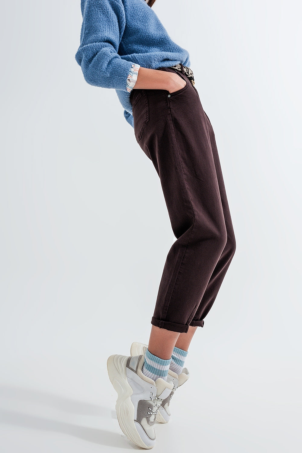 High rise jeans with pleat front in brown - Coloured Jeans