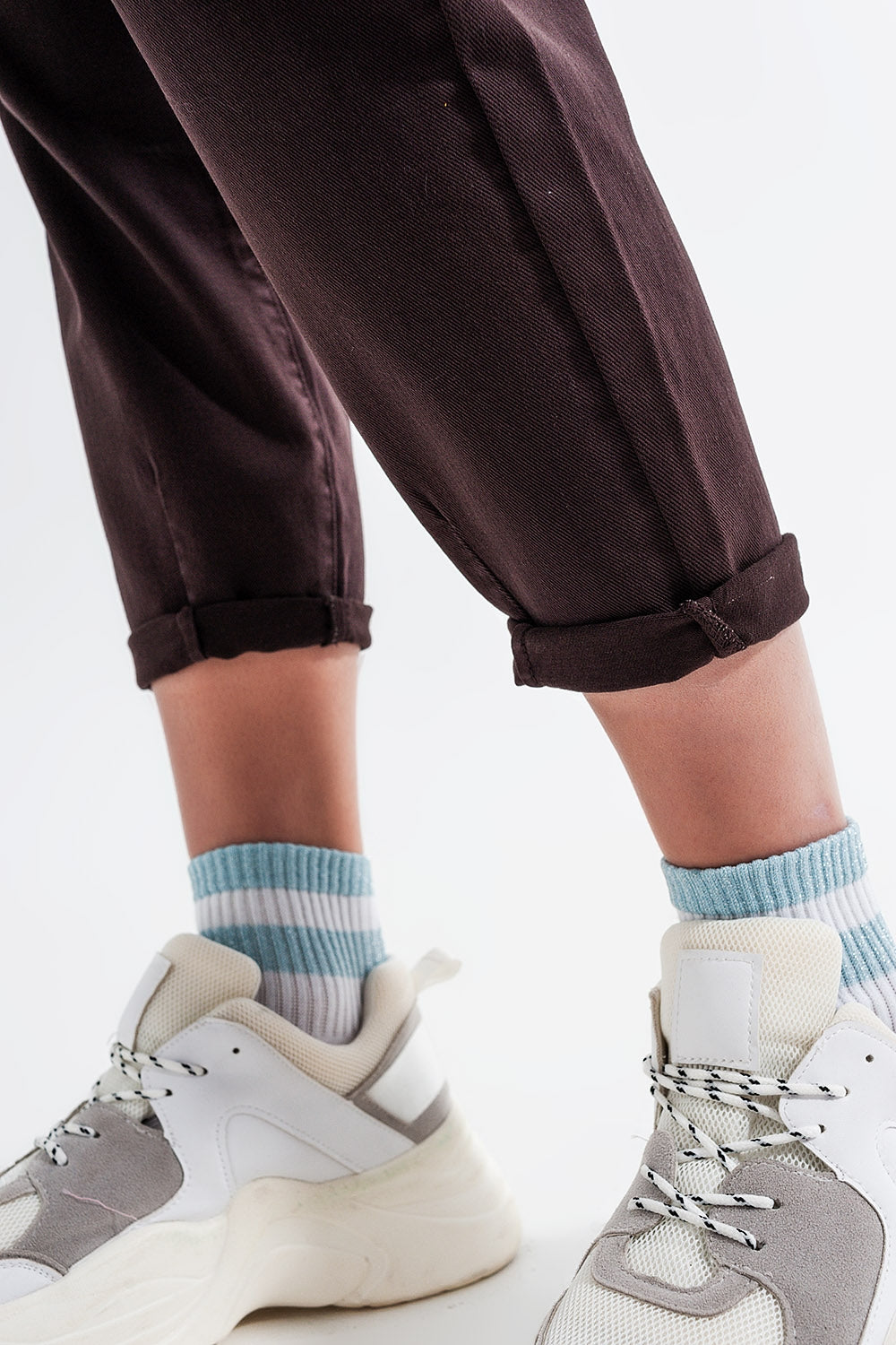 High rise jeans with pleat front in brown - Coloured Jeans