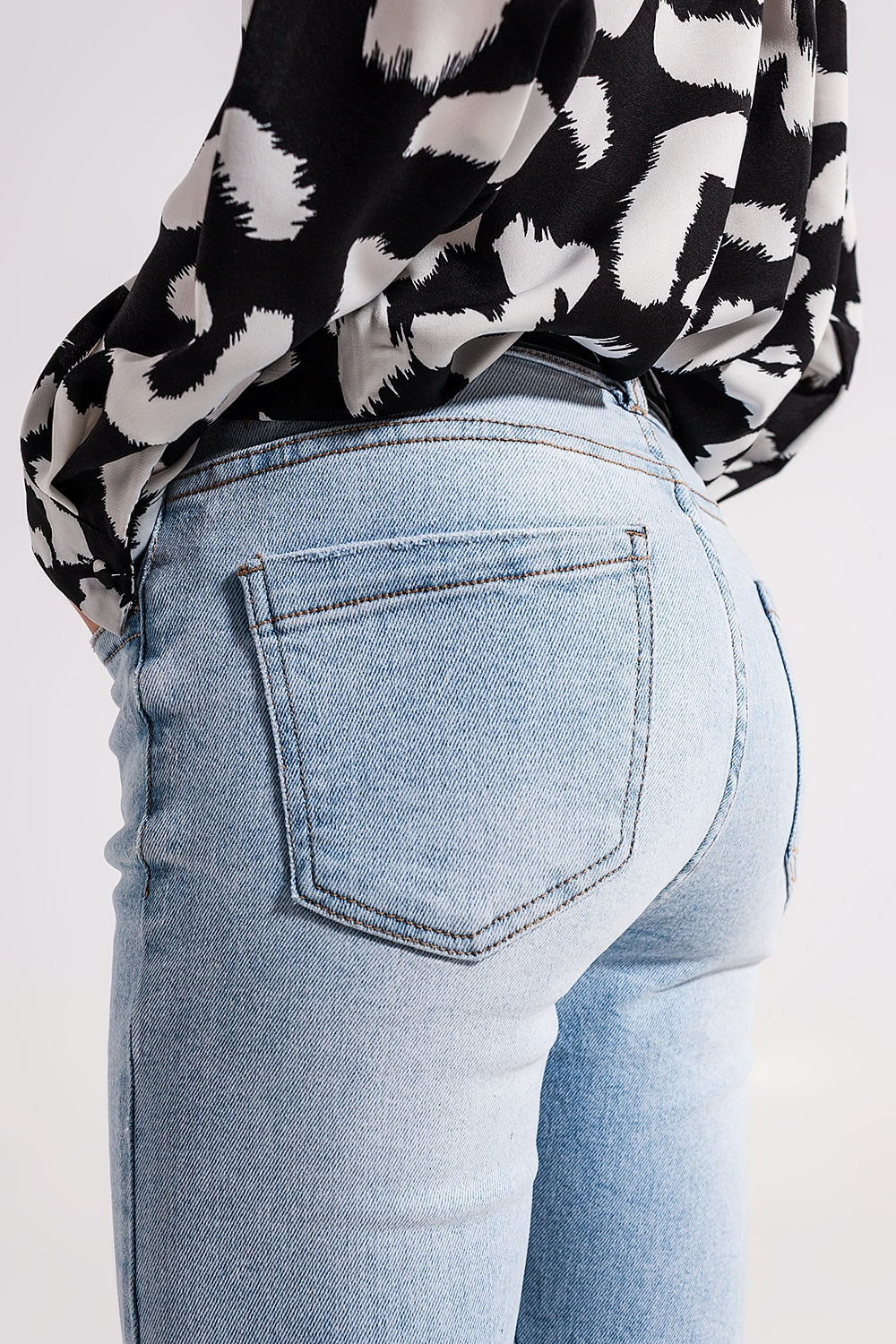 High waist jeans with slit hem in vintage wash - Denim