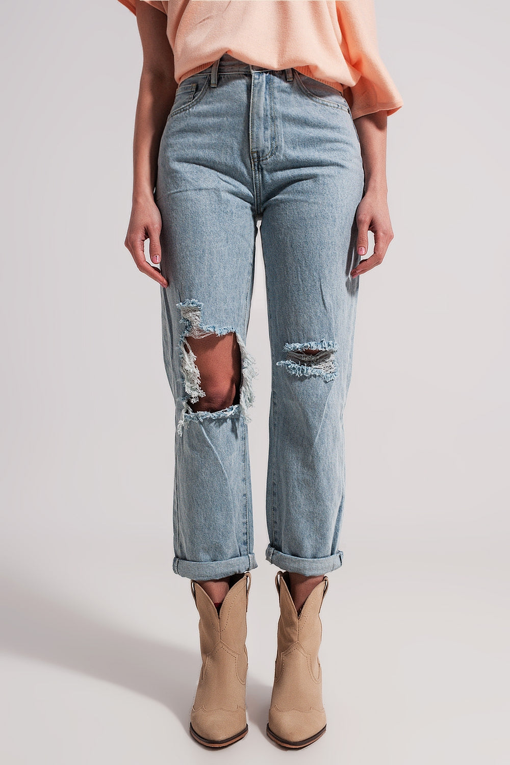 High rise mom jeans in lightwash with rips - Denim