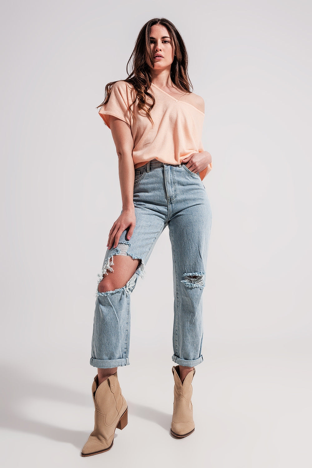 High rise mom jeans in lightwash with rips - Denim