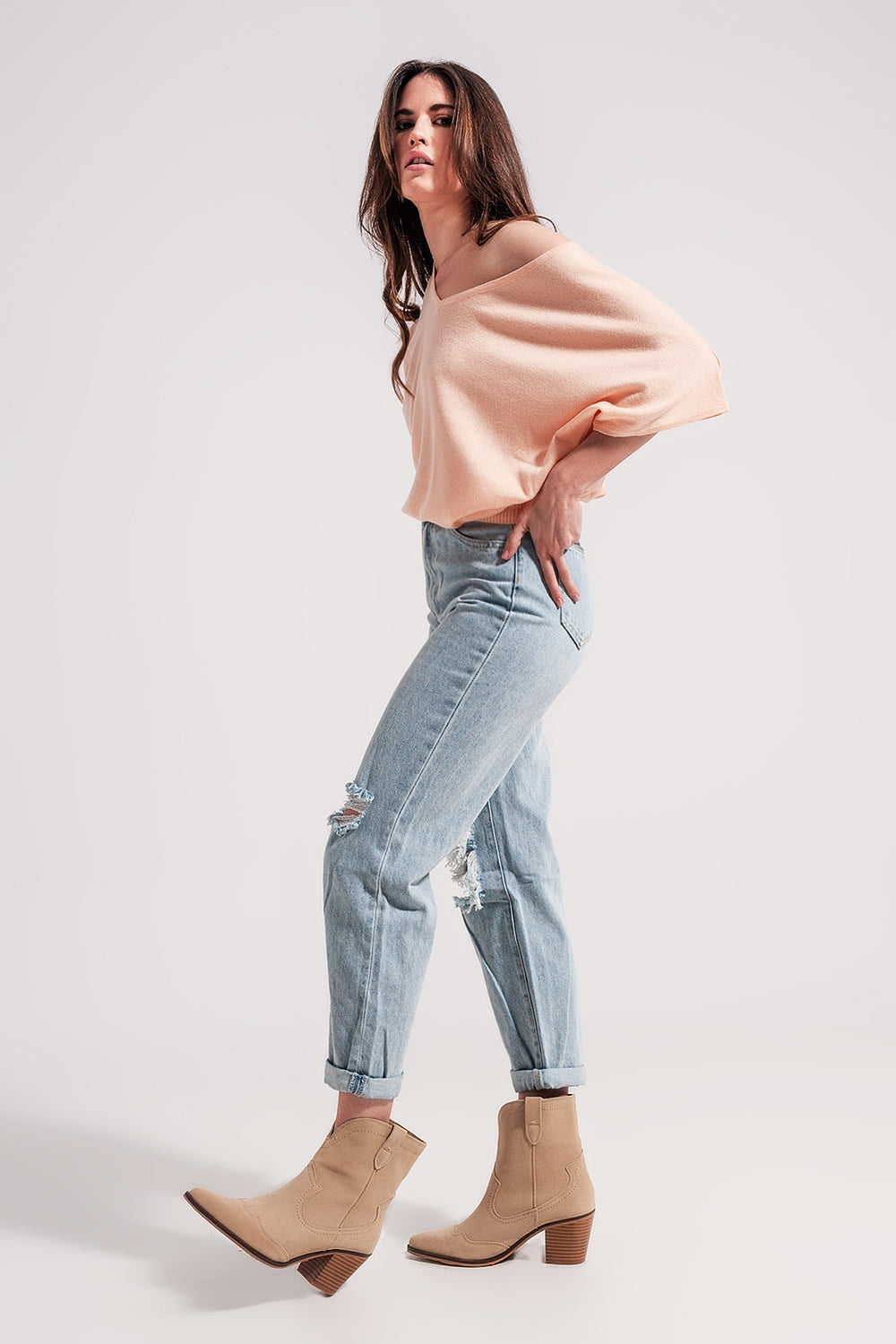 High rise mom jeans in lightwash with rips - Denim