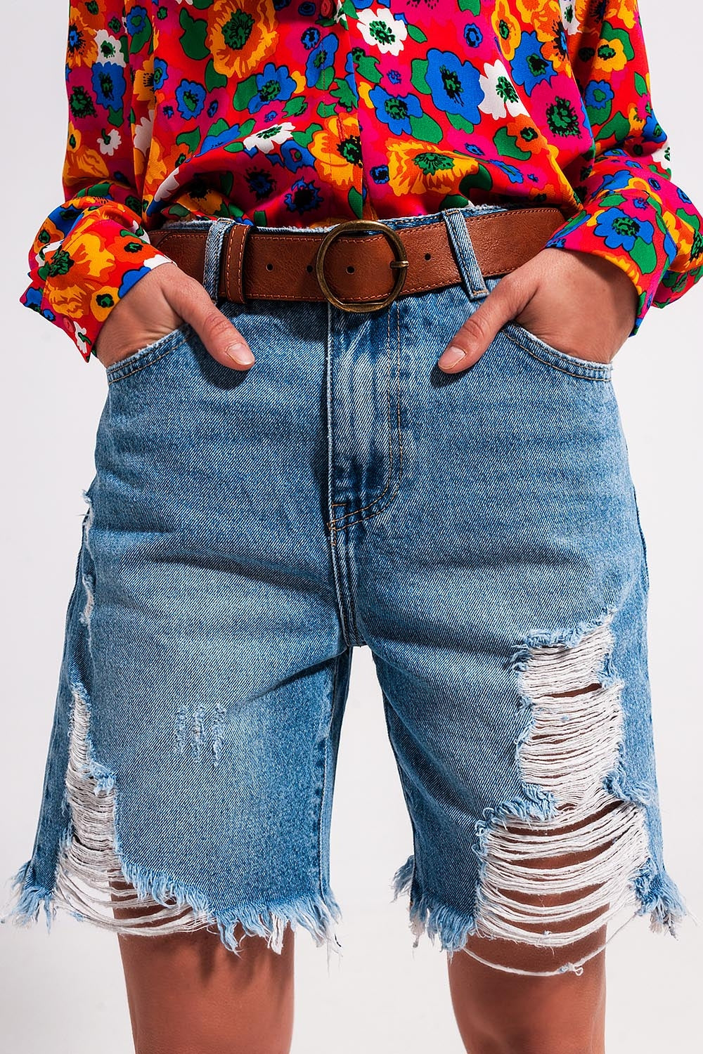 Denim shorts with distressing in light blue - Denim