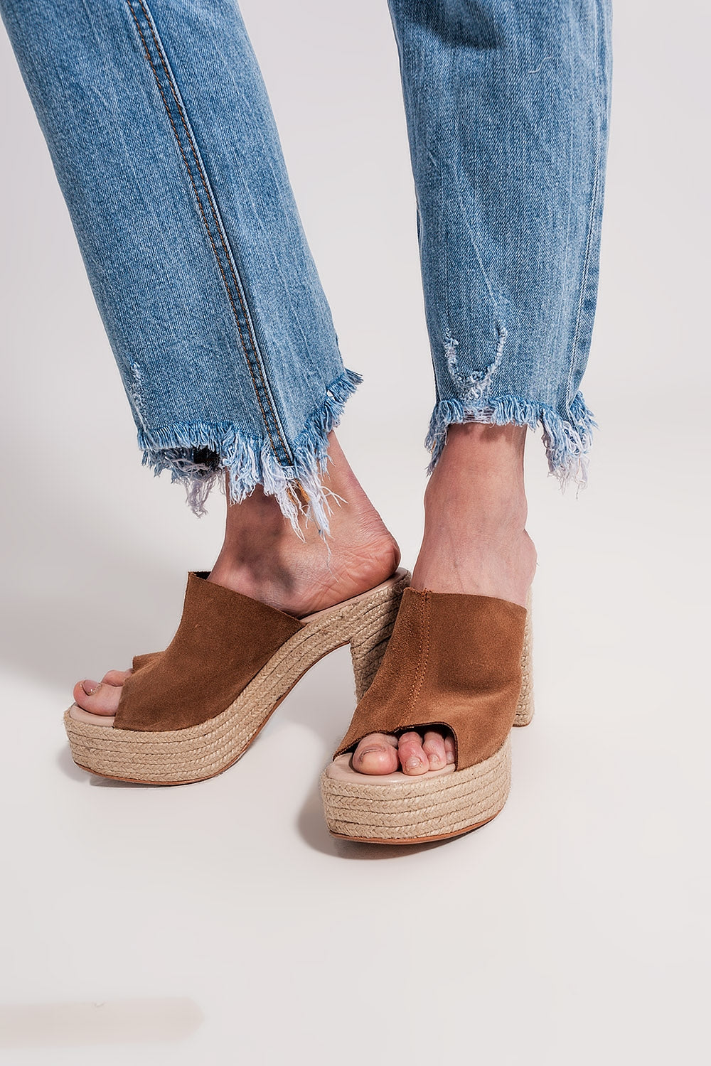Straight leg fray hem jeans in blue - Denim