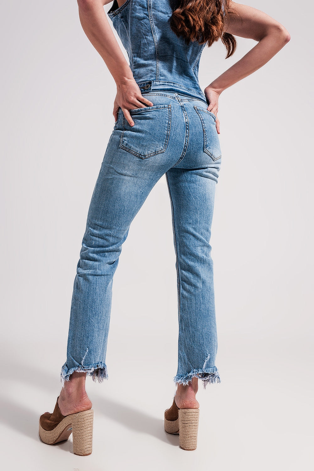 Straight leg fray hem jeans in blue - Denim