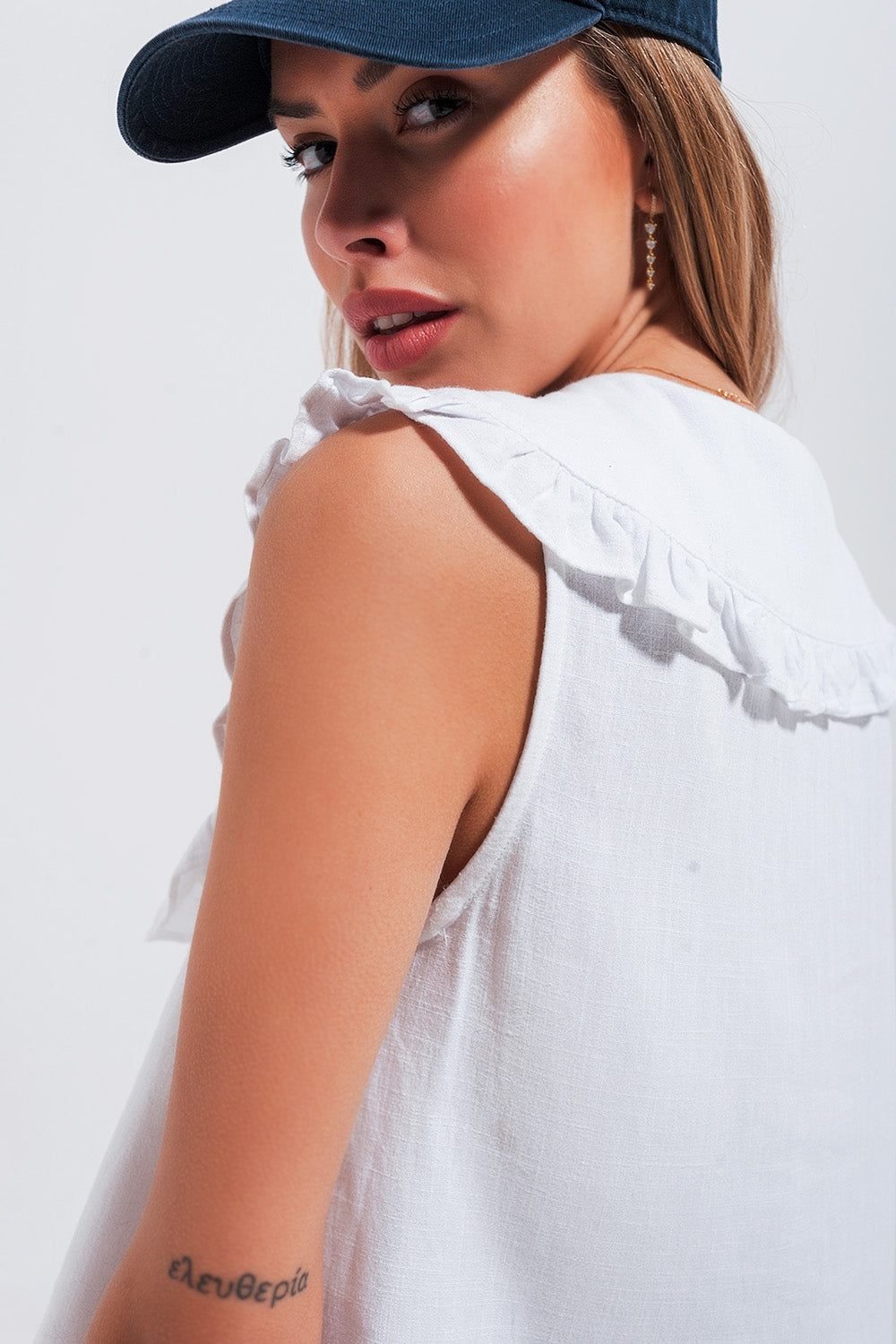 Crop top with bib collar in white - Shirts