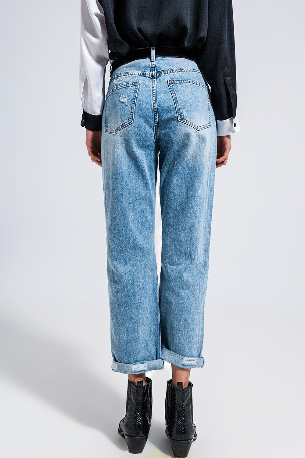 Distressed straight leg jean in medium denim - Denim