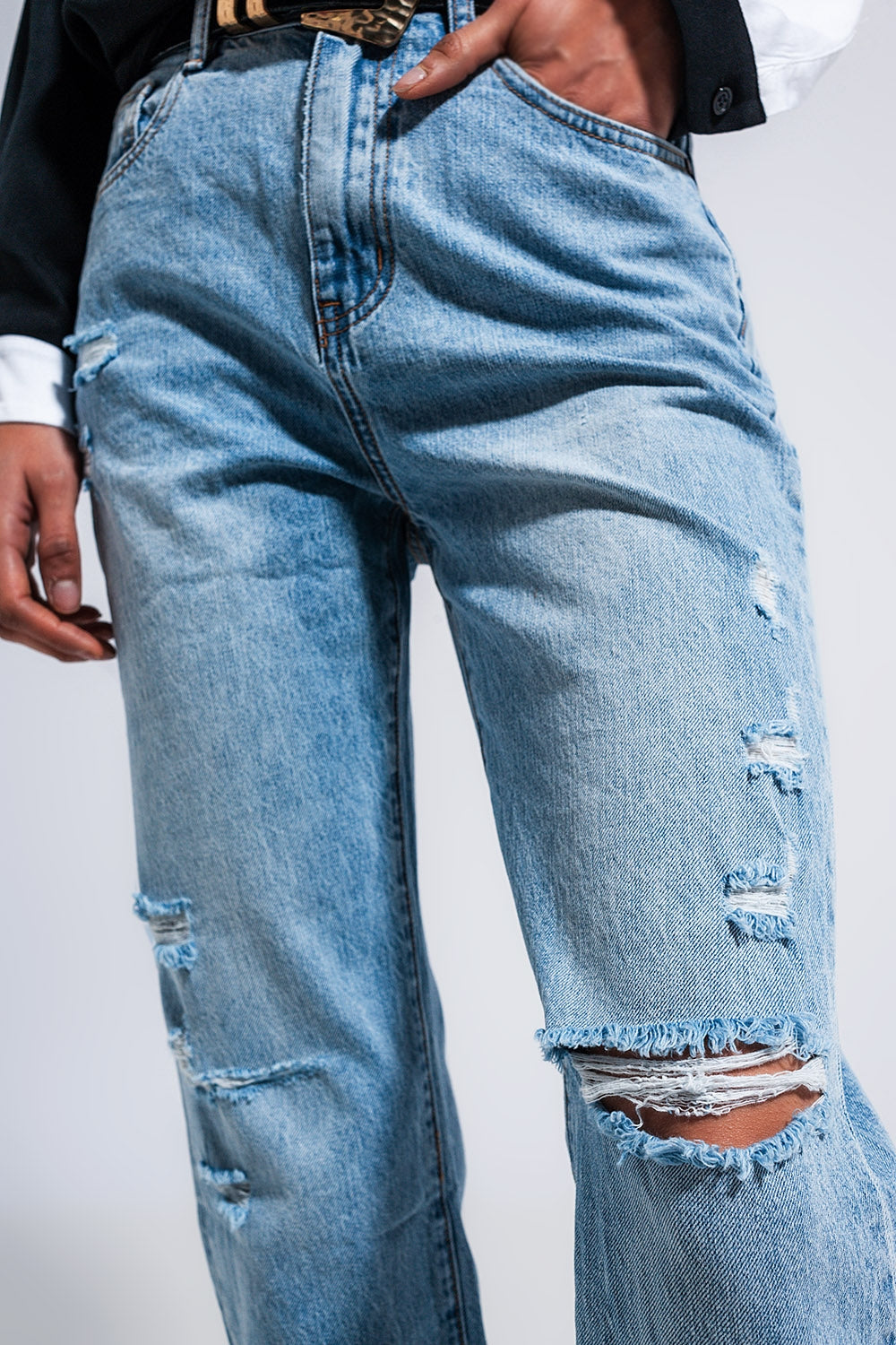 Distressed straight leg jean in medium denim - Denim