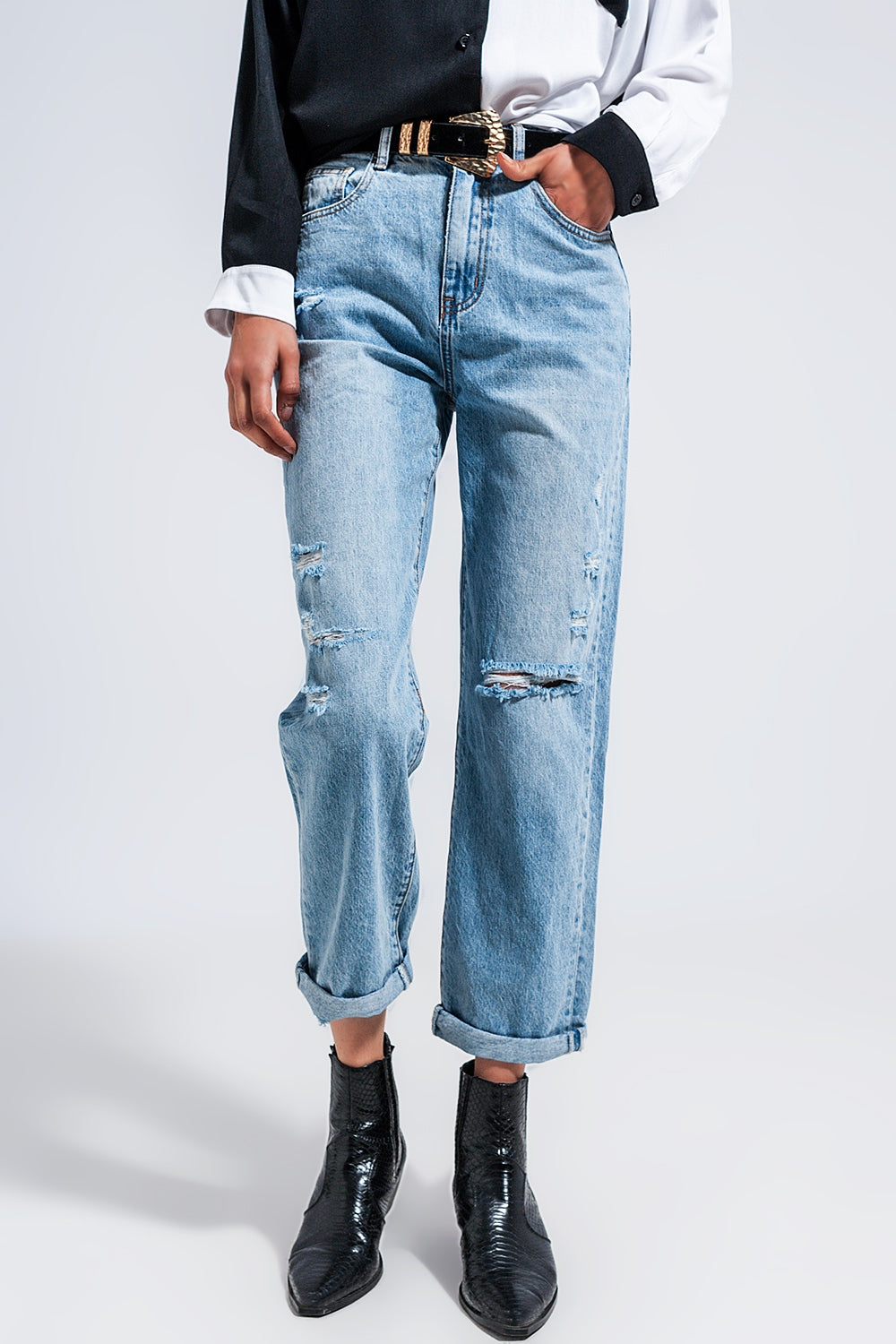 Distressed straight leg jean in medium denim - Denim